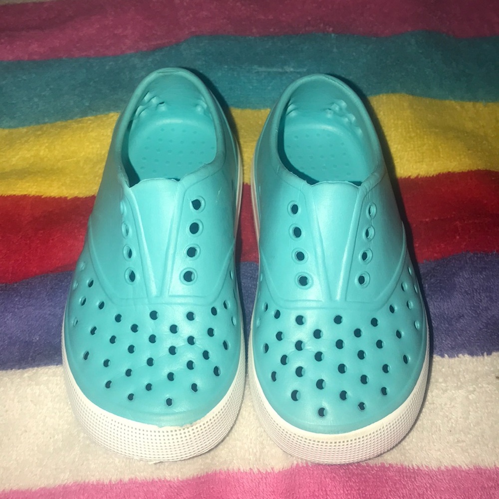 Blue water shoes size 7 in toddler
